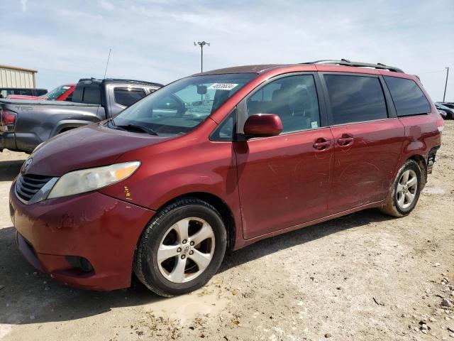 5TDKK3DC3BS124000 - 2011 TOYOTA SIENNA LE RED photo 1