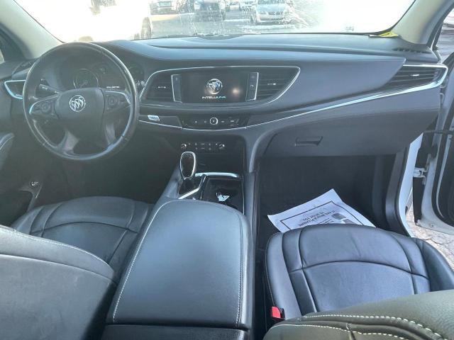 5GAERBKW1JJ275088 - 2018 BUICK ENCLAVE ESSENCE 白色 照片 9