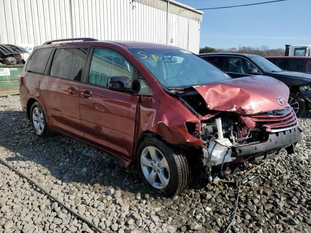 5TDKZ3DC2HS812414 - 2017 TOYOTA SIENNA LE RED photo 4