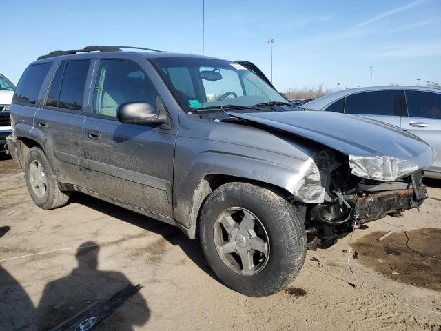 1GNDT13S852352824 - 2005 CHEVROLET TRAILBLAZE LS GRAY photo 4