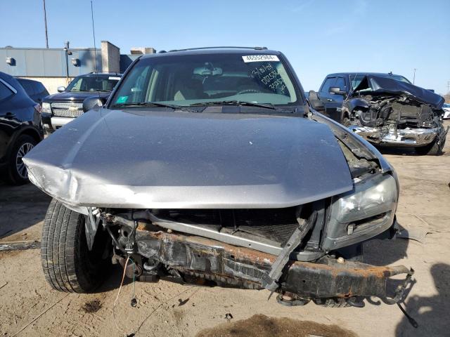 1GNDT13S852352824 - 2005 CHEVROLET TRAILBLAZE LS GRAY photo 5