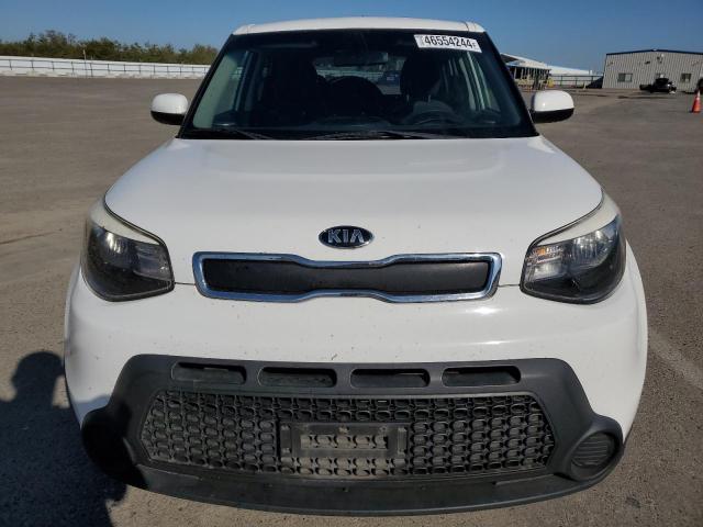 KNDJN2A21F7215436 - 2015 KIA SOUL WHITE photo 5