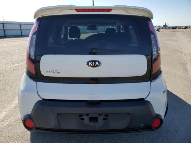 KNDJN2A21F7215436 - 2015 KIA SOUL WHITE photo 6