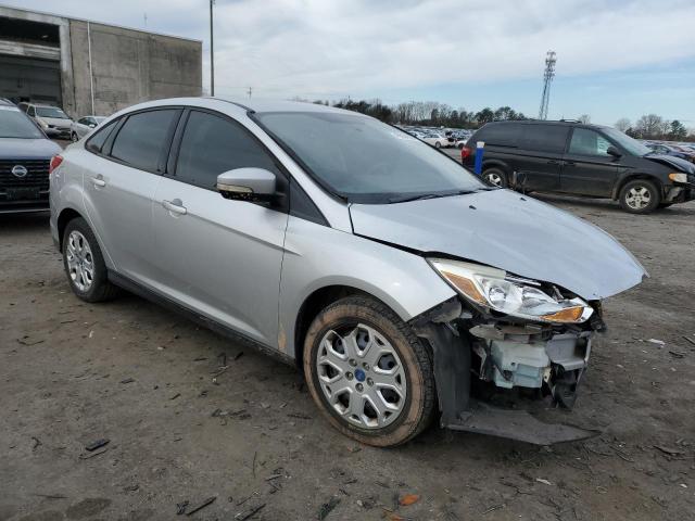 1FAHP3F26CL232586 - 2012 FORD FOCUS SE GRAY photo 4