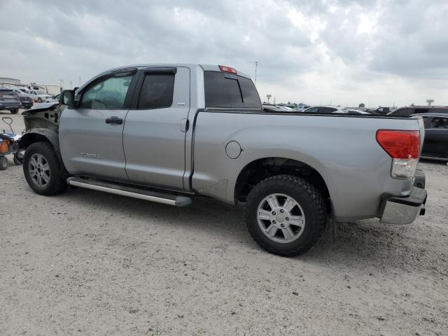 5TFRY5F13AX077659 - 2010 TOYOTA TUNDRA DOUBLE CAB SR5 GRAY photo 2