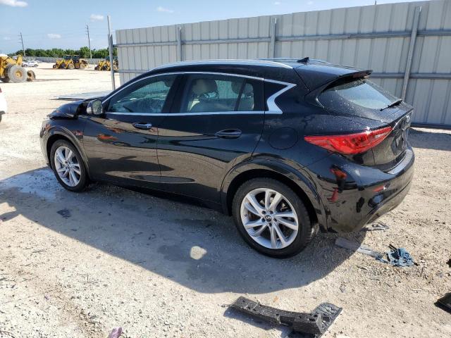 SJKCH5CP7JA055470 - 2018 INFINITI QX30 BASE Schwarz Foto 2
