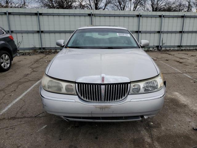 1LNFM81W7WY716724 - 1998 LINCOLN TOWN CAR EXECUTIVE SILVER photo 5