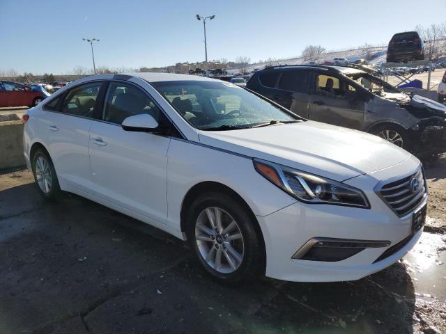 5NPE24AF8FH253380 - 2015 HYUNDAI SONATA SE WHITE photo 4