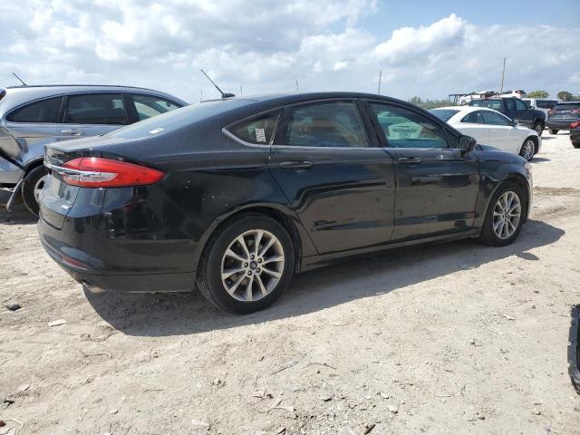 3FA6P0HD1HR297942 - 2017 FORD FUSION SE BLACK photo 3