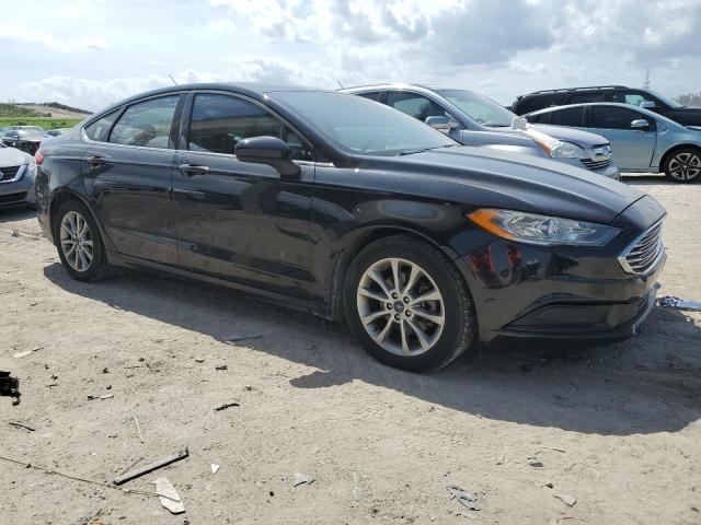 3FA6P0HD1HR297942 - 2017 FORD FUSION SE BLACK photo 4