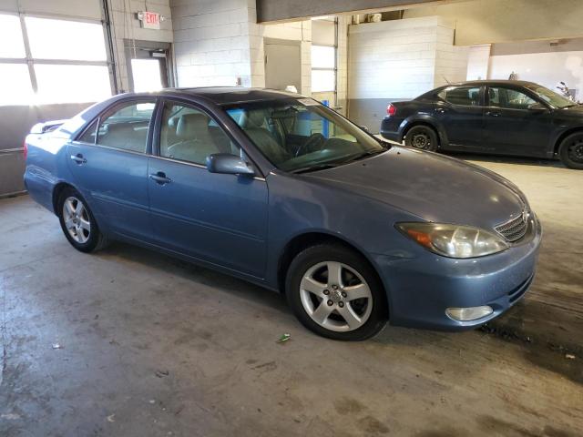 4T1BF30K32U502888 - 2002 TOYOTA CAMRY LE BLUE photo 4