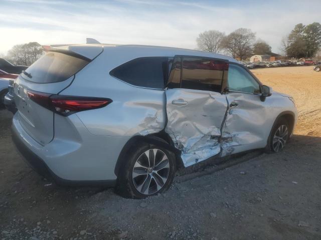 5TDGZRAH4NS557463 - 2022 TOYOTA HIGHLANDER XLE 白色 照片 3