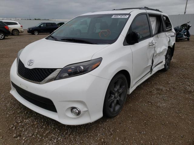 5TDXK3DC1GS702866 - 2016 TOYOTA SIENNA SE WHITE photo 2