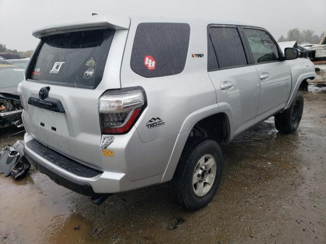 JTEBU5JR3J5530132 - 2018 TOYOTA 4RUNNER SR5/SR5 PREMIUM 银色 照片 3