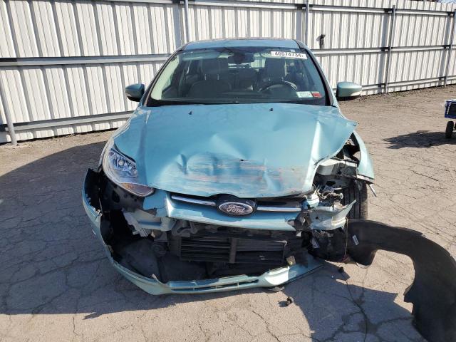 1FAHP3M21CL171733 - 2012 FORD FOCUS SEL BLUE photo 5