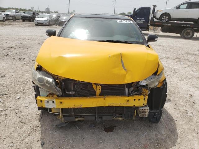 JTKJF5C76C3022945 - 2012 TOYOTA SCION TC 黄色 照片 5