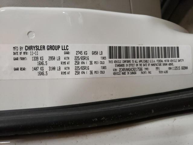 2C4RVAAG4CR217586 - 2012 VOLKSWAGEN ROUTAN S WHITE photo 13