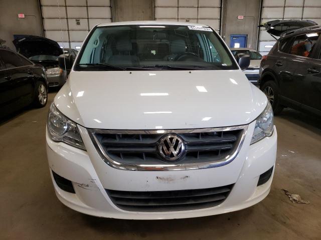2C4RVAAG4CR217586 - 2012 VOLKSWAGEN ROUTAN S WHITE photo 5