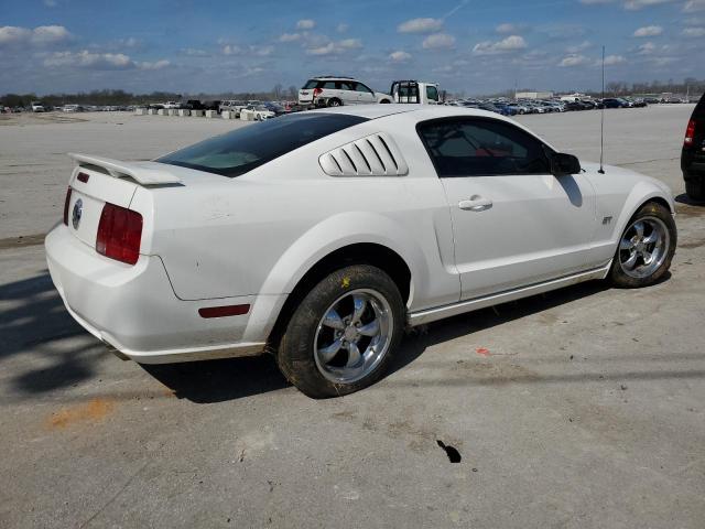 1ZVHT82H565132191 - 2006 FORD MUSTANG GT WHITE photo 3