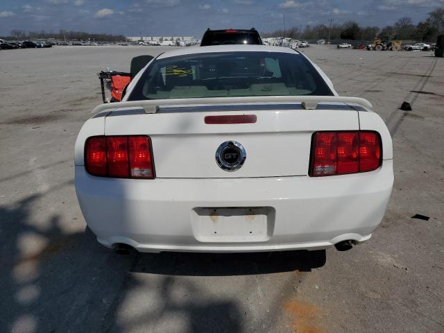 1ZVHT82H565132191 - 2006 FORD MUSTANG GT WHITE photo 6