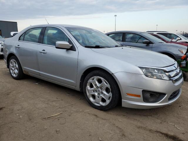 3FAHP0HG2AR425064 - 2010 FORD FUSION SE SILVER photo 4