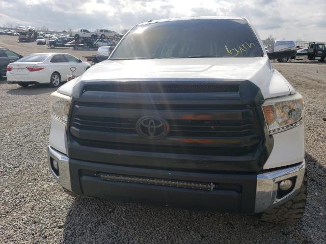 5TFAW5F14EX363609 - 2014 TOYOTA TUNDRA CREWMAX PLATINUM Weiß Foto 5