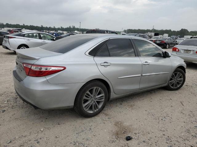 4T1BF1FK5HU711263 - 2017 TOYOTA CAMRY LE SILVER photo 3