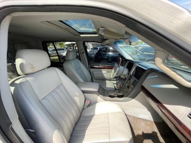 5LMEU88H04ZJ45231 - 2004 LINCOLN AVIATOR 银色 照片 5