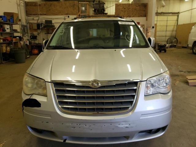 2A4RR8D10AR480511 - 2010 CHRYSLER TOWN & COU TOURING PLUS SILVER photo 5