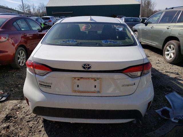 JTDEAMDE0MJ018028 - 2021 TOYOTA COROLLA LE WHITE photo 6