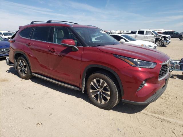 5TDGZRBH8MS123494 - 2021 TOYOTA HIGHLANDER XLE RED photo 4