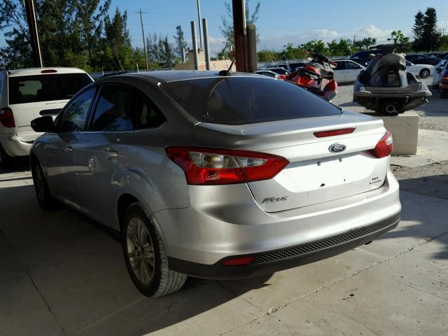 1FAHP3H27CL367086 - 2012 FORD FOCUS SEL GRAY photo 3