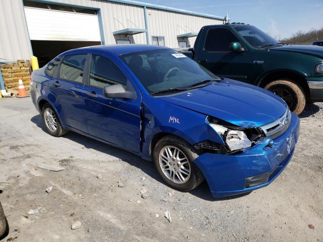 1FAHP3FN9AW258136 - 2010 FORD FOCUS SE BLUE photo 4