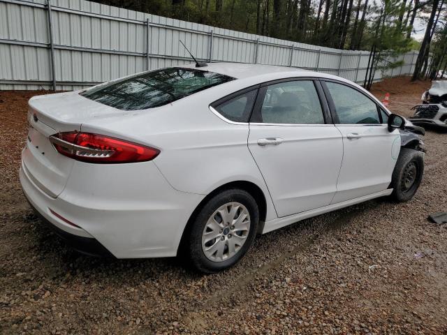 3FA6P0G74KR285660 - 2019 FORD FUSION S WHITE photo 3