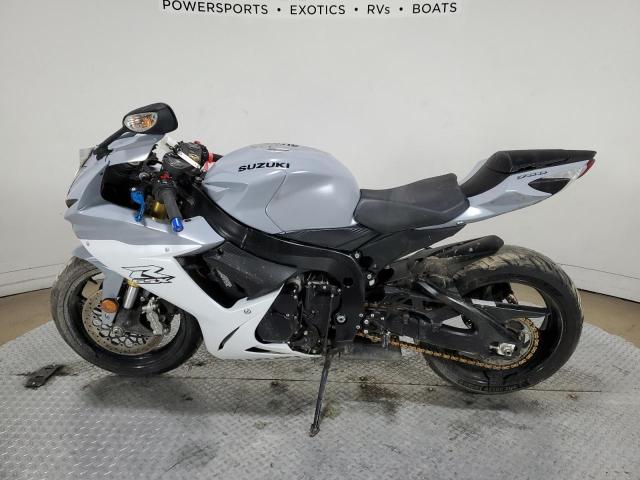 JS1GR7MA1N7101153 - 2022 SUZUKI GSX-R750 WHITE photo 3