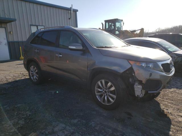 5XYKTDA29BG048763 - 2011 KIA SORENTO BASE GRAY photo 4