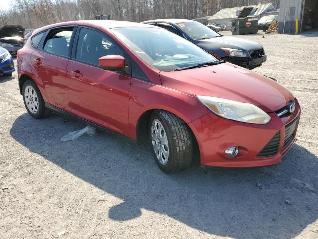 1FAHP3K20CL113468 - 2012 FORD FOCUS SE RED photo 4