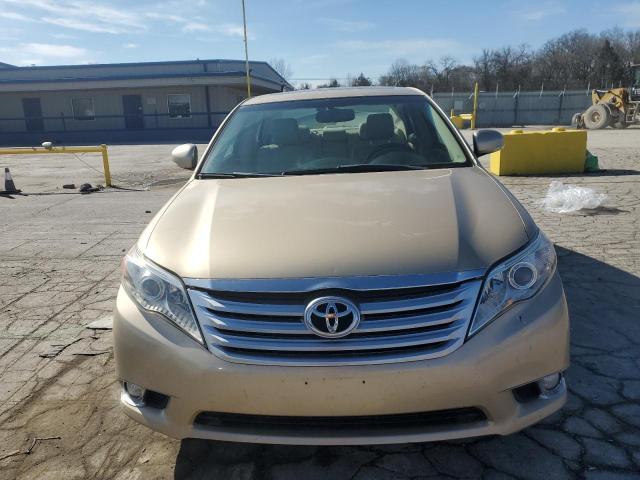 4T1BK3DB4BU393203 - 2011 TOYOTA AVALON BASE 金色 照片 5