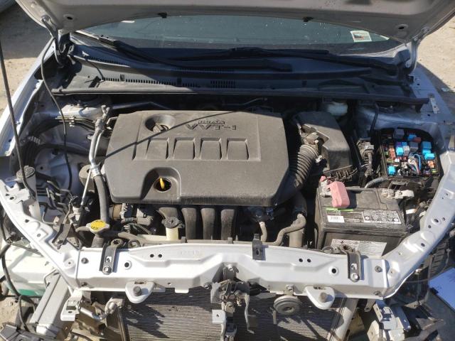 5YFBURHE6HP668243 - 2017 TOYOTA COROLLA L SILVER photo 11