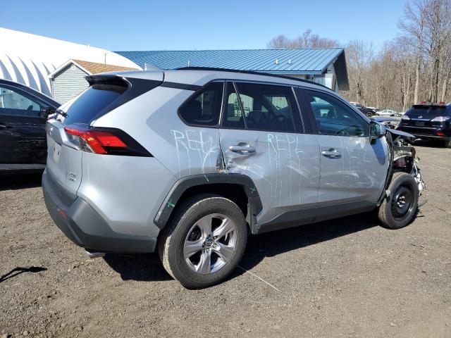 2T3P1RFV7NW286919 - 2022 TOYOTA RAV4 XLE SILVER photo 3