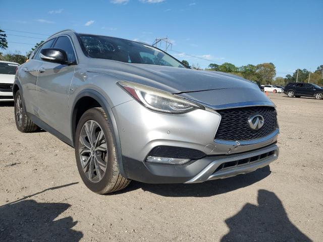 SJKCH5CR6JA043408 - 2018 INFINITI QX30 BASE Silber Foto 4