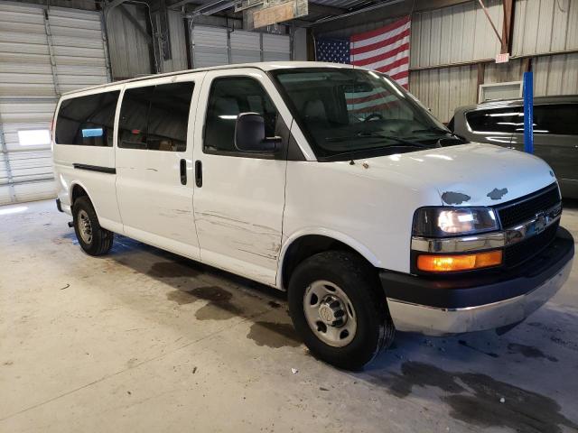 1GAHG39K491124521 - 2009 CHEVROLET EXPRESS G3 WHITE photo 4