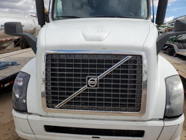 4V4N99EH8HN977405 - 2017 VOLVO VN VNL WHITE photo 7