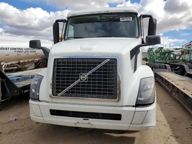 4V4N99EH8HN977405 - 2017 VOLVO VN VNL WHITE photo 9