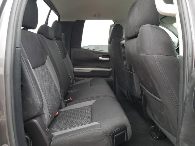 5TFRM5F13GX108011 - 2016 TOYOTA TUNDRA DOUBLE CAB SR/SR5 GRAY photo 10