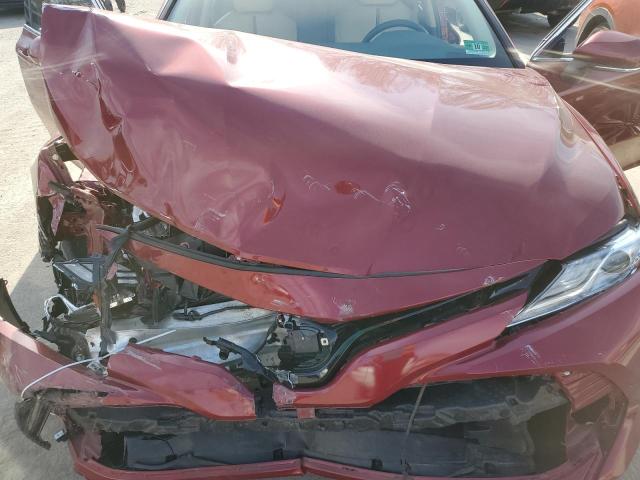 4T1B11HK1JU501289 - 2018 TOYOTA CAMRY L RED photo 11