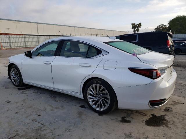 58AB21B13KU001240 - 2019 LEXUS ES 300H WHITE photo 2