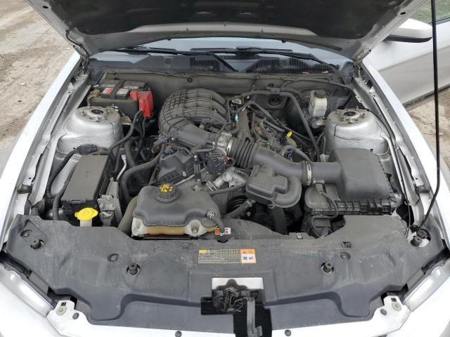 1ZVBP8AM7C5244947 - 2012 FORD MUSTANG SILVER photo 11