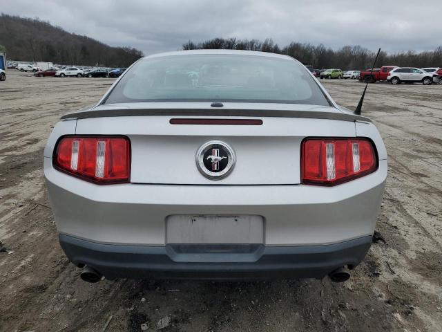 1ZVBP8AM7C5244947 - 2012 FORD MUSTANG SILVER photo 6