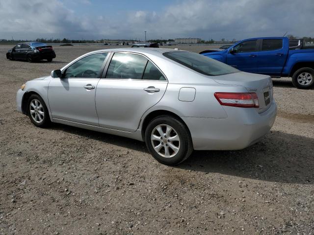 4T1BF3EK0BU647668 - 2011 TOYOTA CAMRY BASE SILVER photo 2